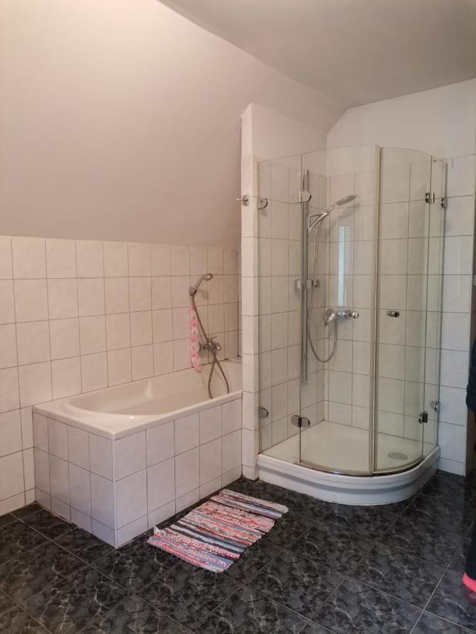 Anh' Private Rooms For Tourist براتسيلافا المظهر الخارجي الصورة